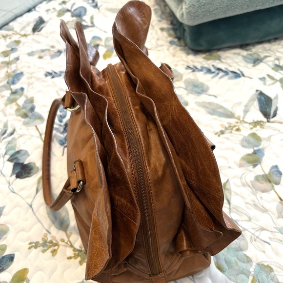 Rare High Fashion Vintage Leather Handbag with Ruffle Details - Picture 7 of 15